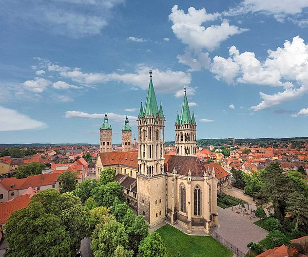 Naumburger_Dom_aus_der_Luft