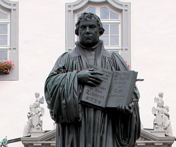 Luthergedenkstätten_Martin_Luther_Statue_Wittenberg_c_OTFW__Berlin_CC_BY-SA