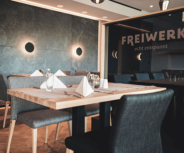 Elegantes Restaurant '20zwanzig' im Hotel FreiWerk mit stilvollem Ambiente.