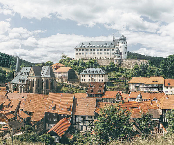 Blick auf das Schloss in Stolberg auf einer Anhöhe liegend 
